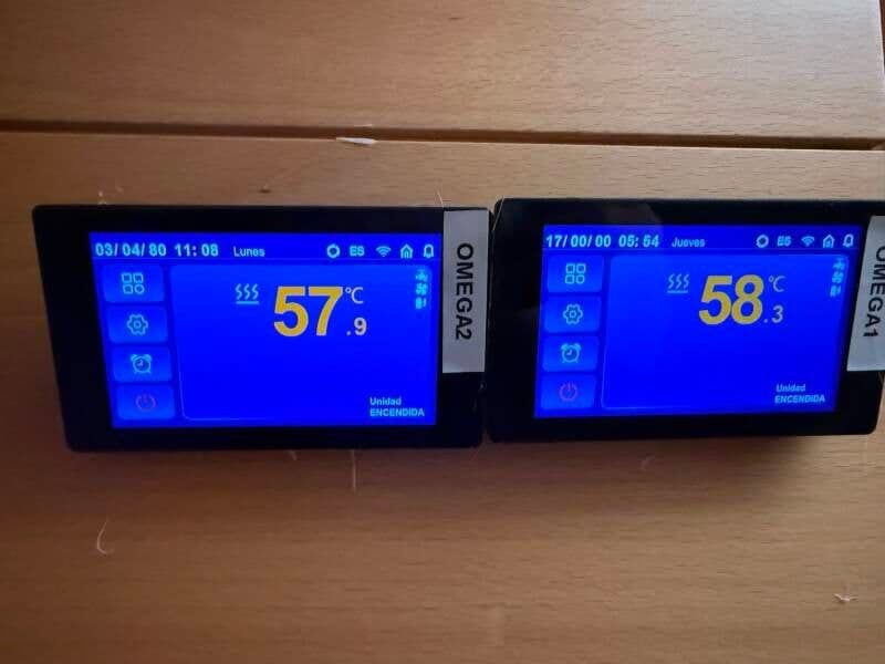 Pantalles de control de temperatura de l'aerotèrmia